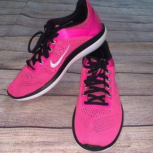 Nike Wmns Flex Athletic Sneakers